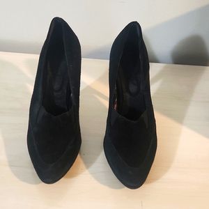 Sz. 61/2 black velvet heels